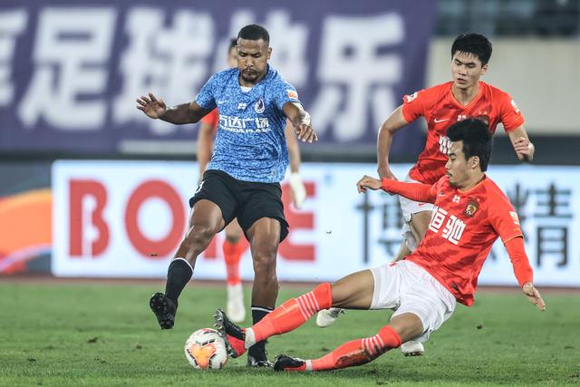 意甲-奥斯梅恩二射一传 那不勒斯5-1大胜尤文